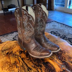 Women’s  ariat boots