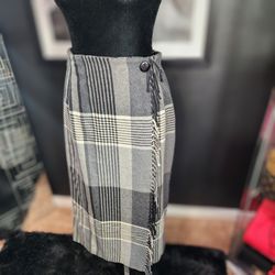 Vintage Leslie Fay Plaid Midi Wrap Skirt with fringe Size 8 
