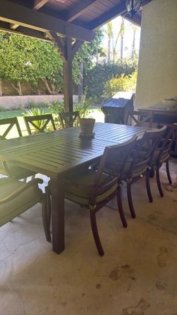 Complete outdoor table and chair set!