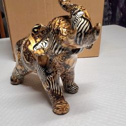 Elephant-Beautiful ceramic statue - animals in the wild Pattern.