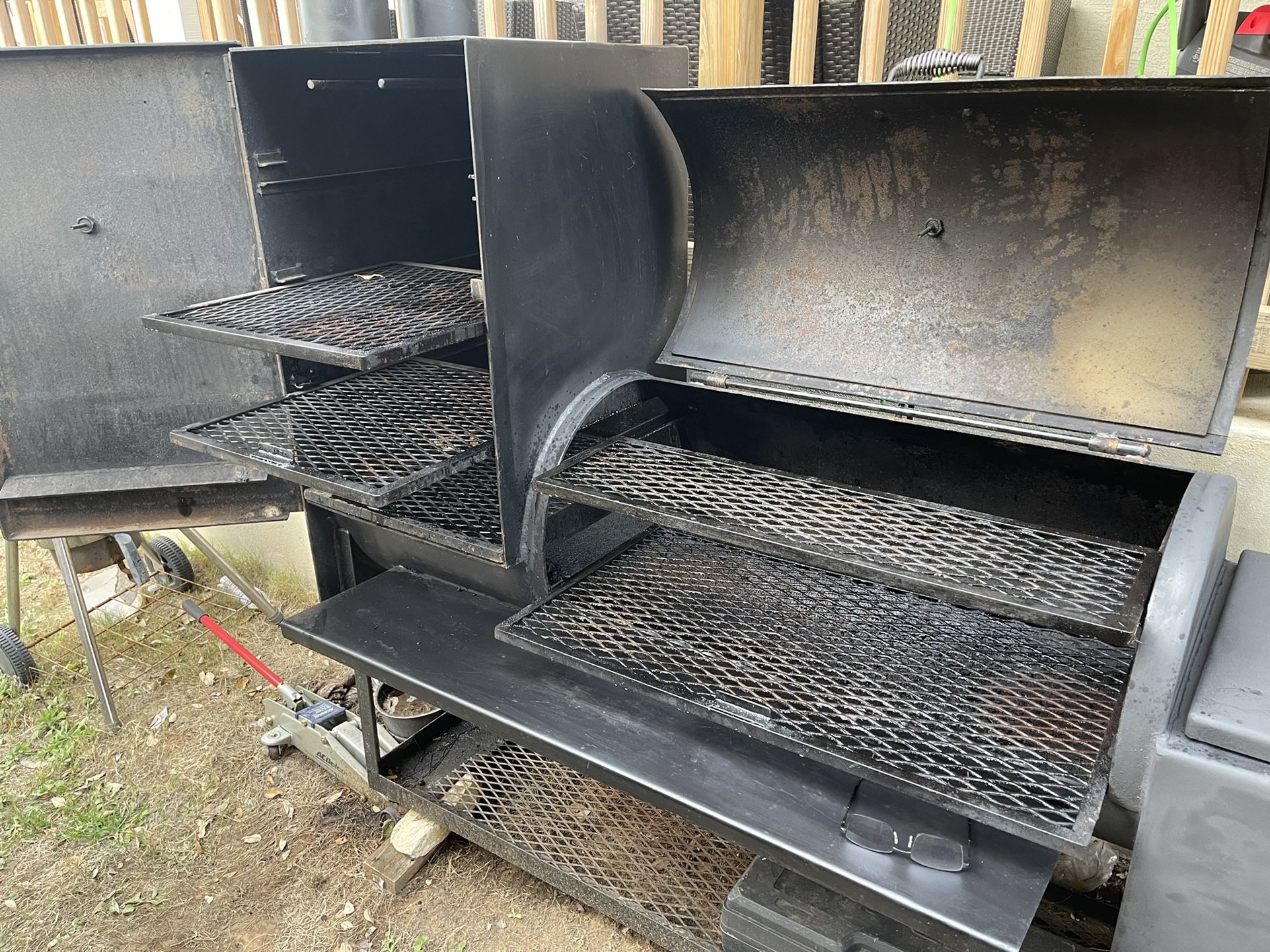 Smoker Bar B Q Pit for Sale in San Antonio, TX OfferUp