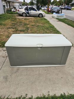 Rubbermaid XL Waterproof Outside...