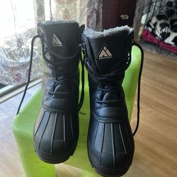 Snow boots size 7