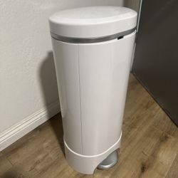 Munchkin Step Diaper Pail