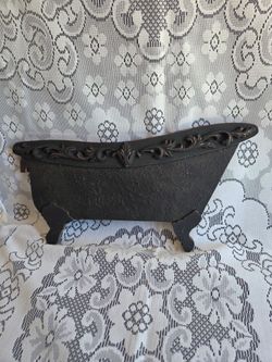 Pretty Wall Decor In Excellent Condition like new