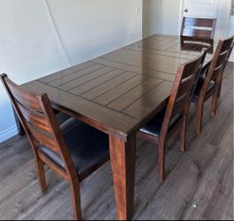 Dinning room table