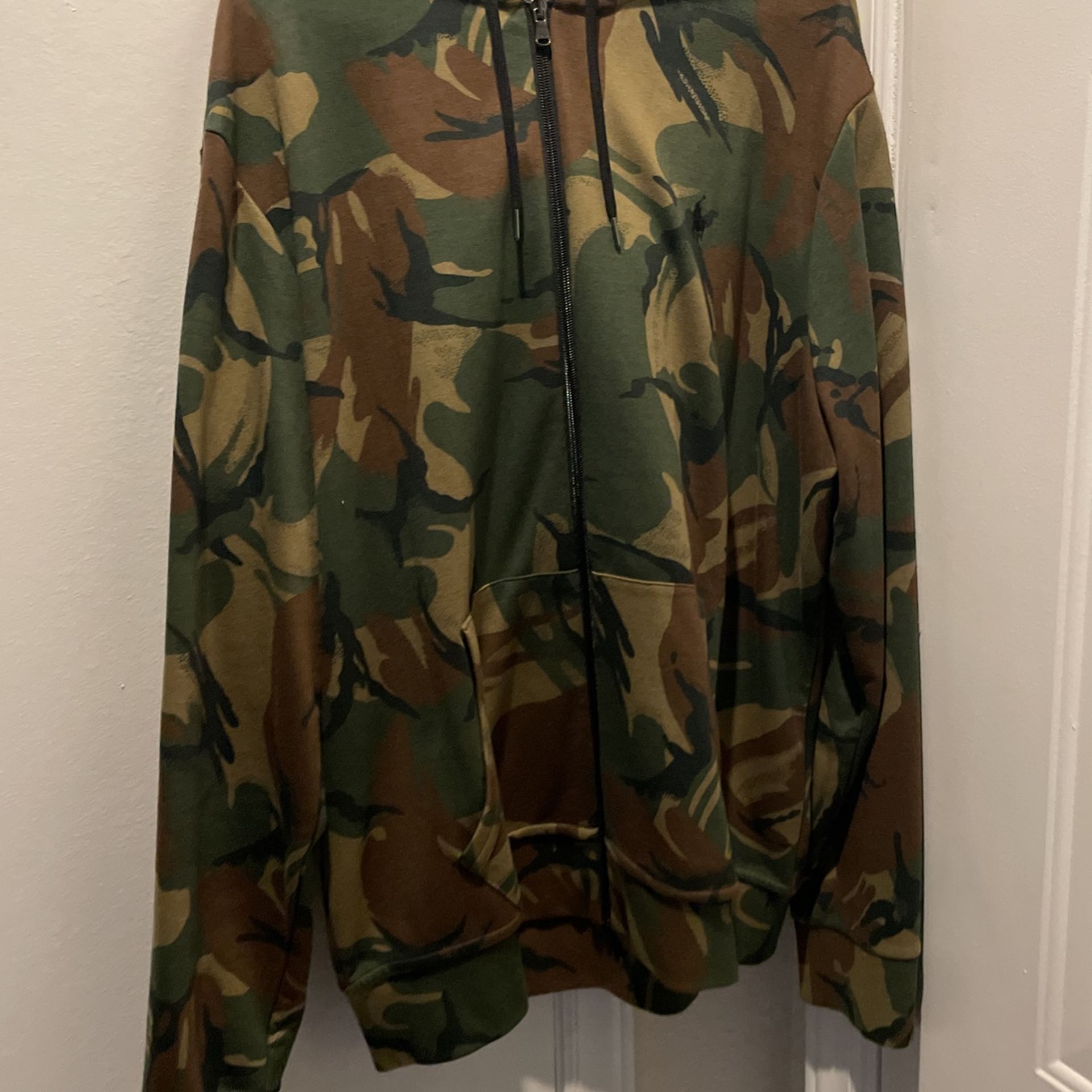 Camouflage zip up jacket hoodie Xl
