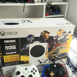 Xbox Series S + 1TB WD_Black Expansion + 2 Controllers (GameSir & Original)