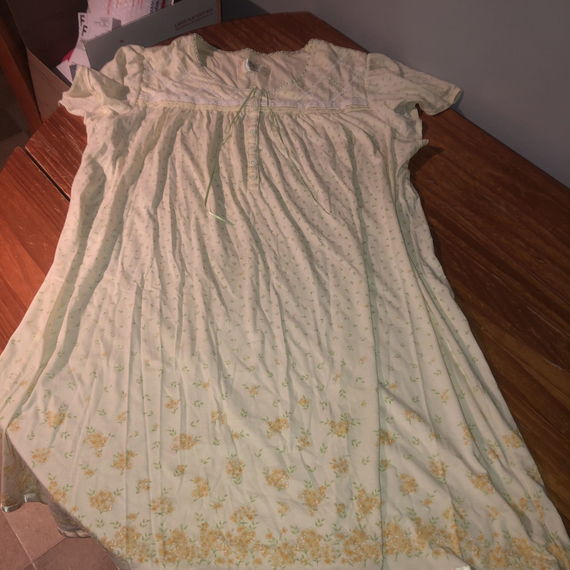 Aria Collection Size XL Yellow Floral Nightgown