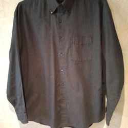 Large Van Heusen Long-Sleeve Buttoned Shirt 