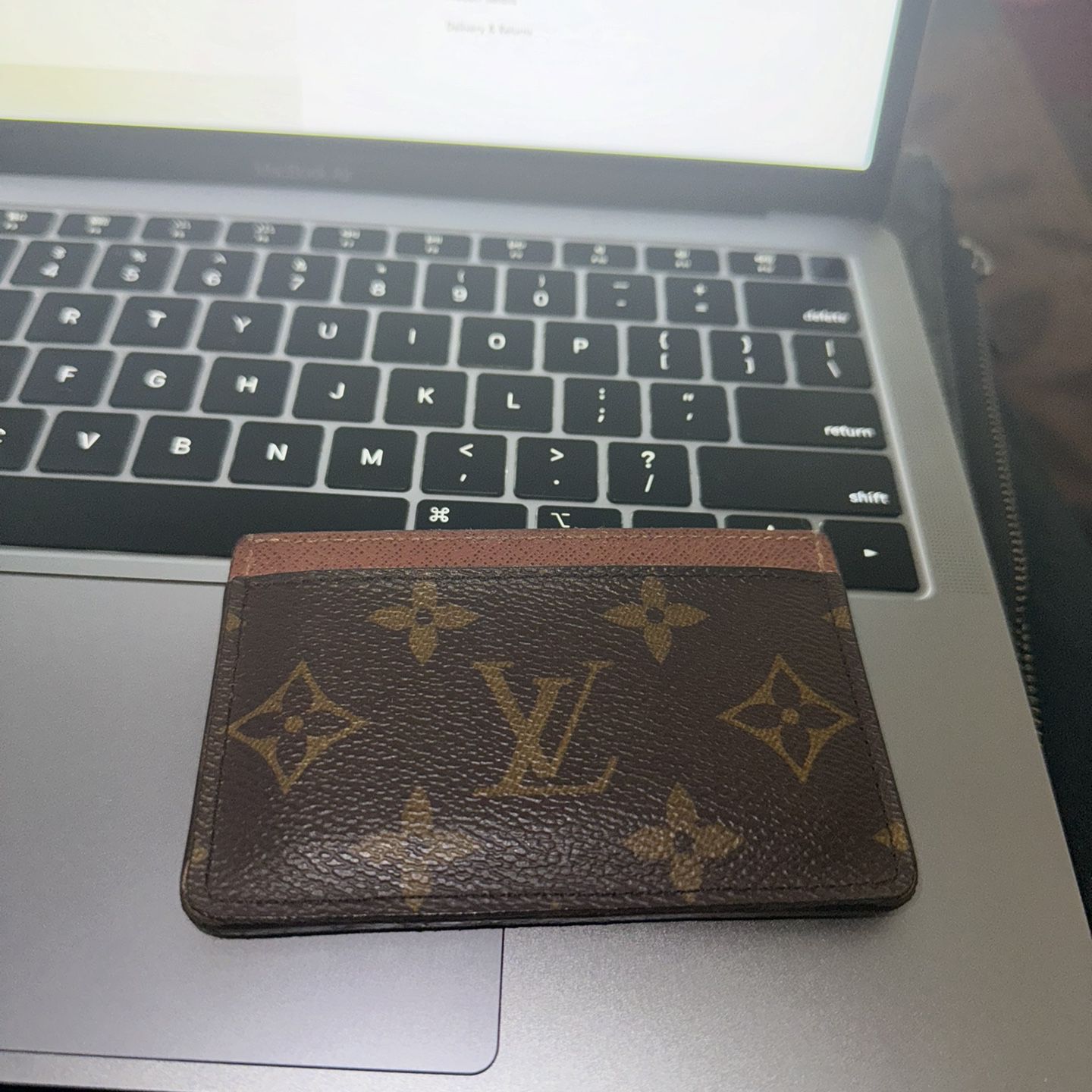 Louis Vuitton Card Holder (Authentic) 