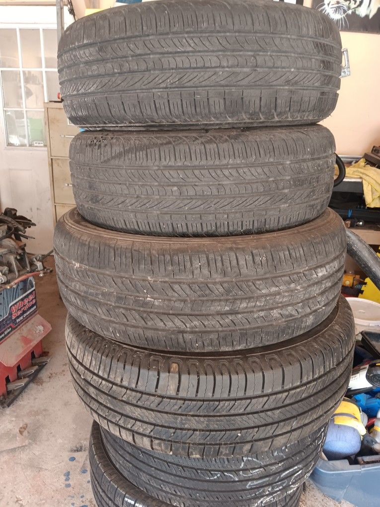 Vendo Llantas de $ 30 .mas depende Que Llantas Qieras