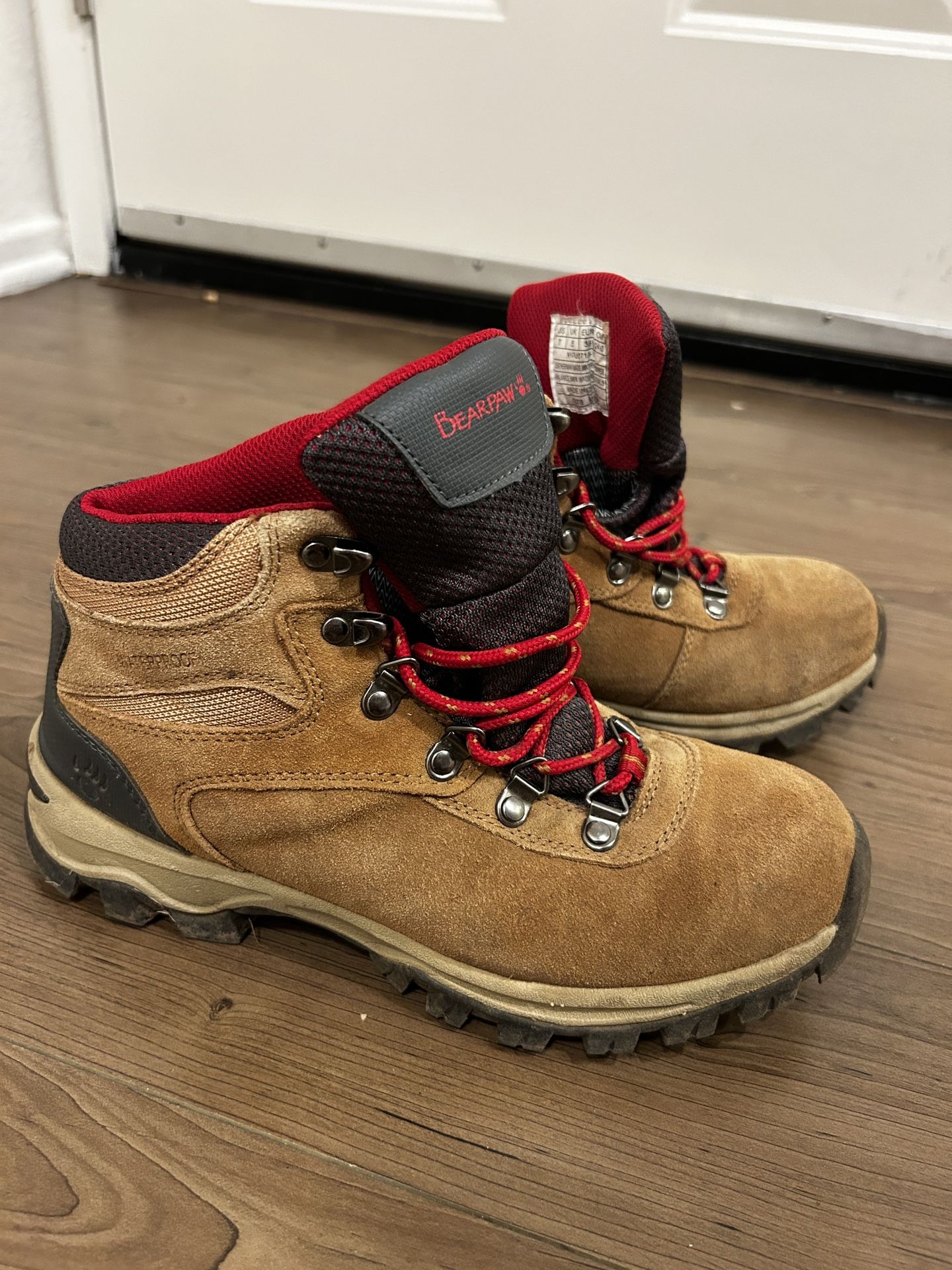 Women’s hiking boots