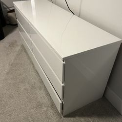 White Glossy Chest Drawer 