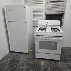 GE Kitchen Appliance Oven And Refrigerator BUNDLE