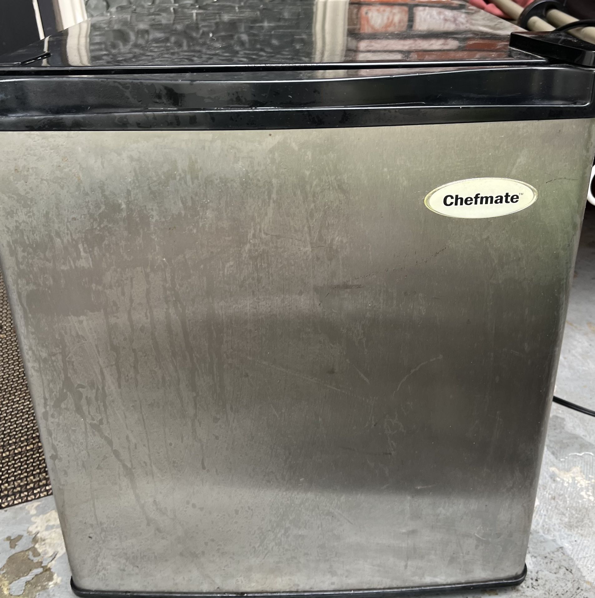 Chefmate Mini-fridge/freezer Combo