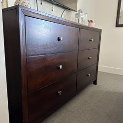 5 DAYS LEFT - ALL OFFERS CONSIDERED - 6-Drawer Brown Wood Dresser — MUST SELL by Nov 29 