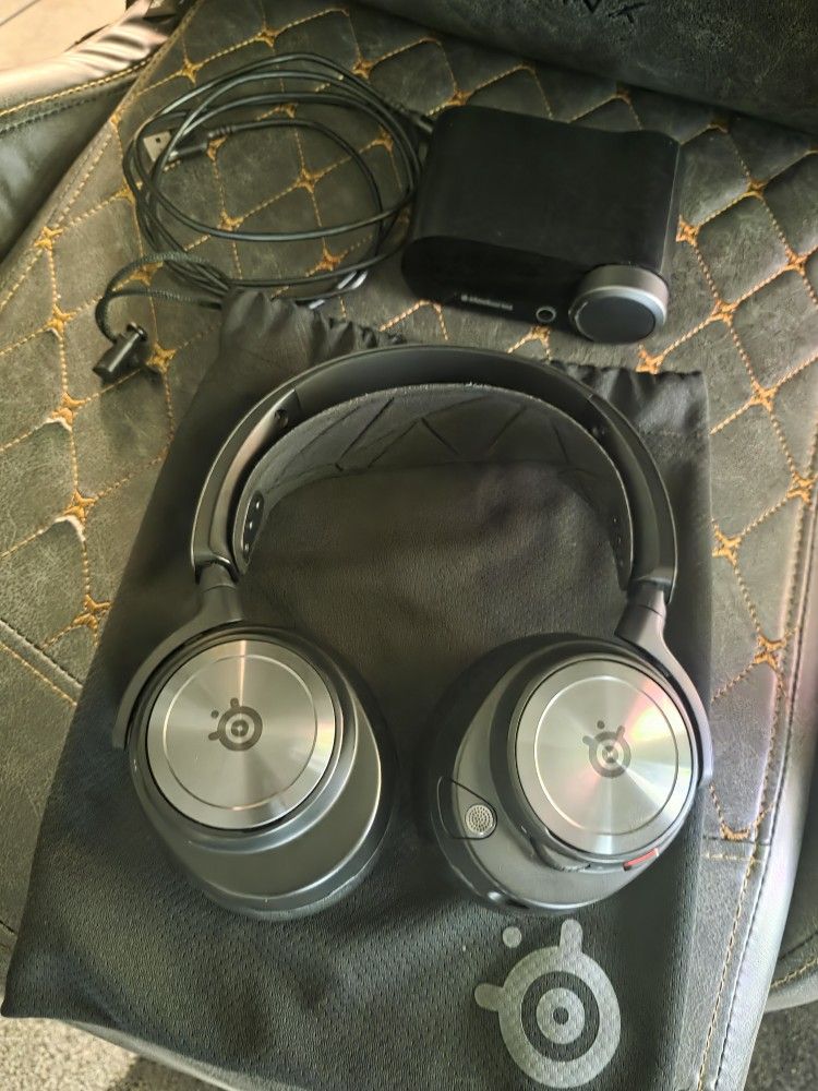 Steelseries Nova Pro Wireless Gaming Headset.