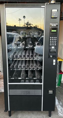 Full Size Vending Machine – Card & Cash Payments