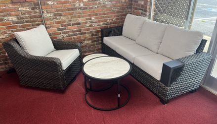 New 4pc Patio Set, Brown 