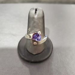 TRIANGULAR PURPLE STONE RING