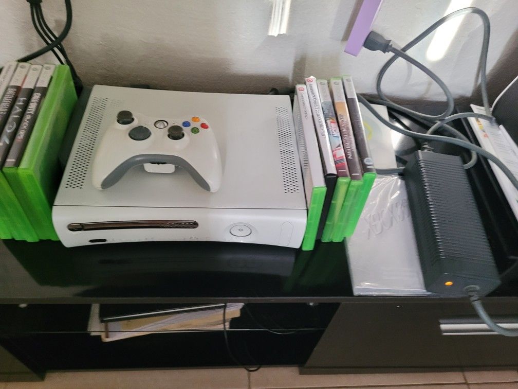 Xbox 360 Arcade Console Bundle