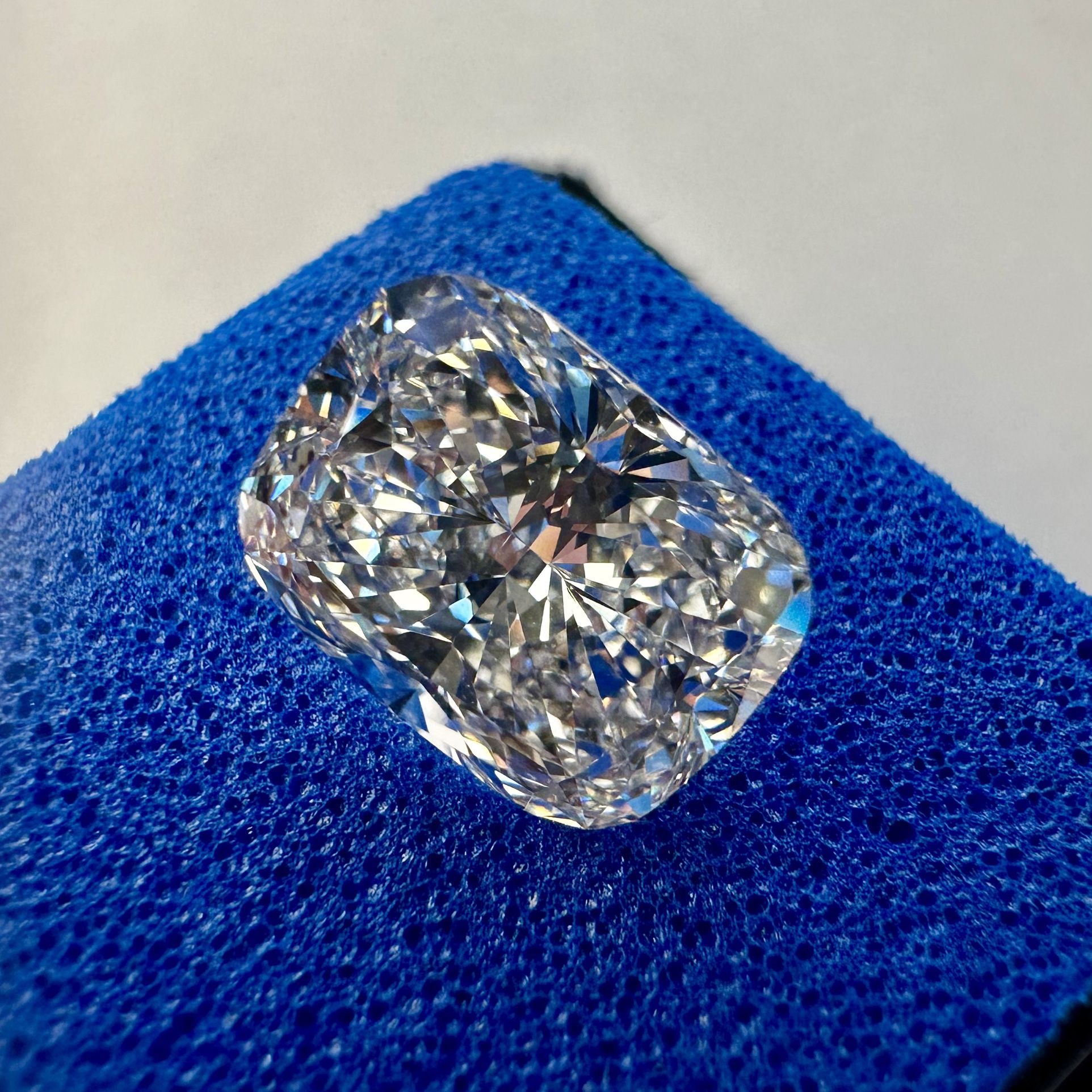 Lab Grown Diamond 2.07 ct Cushion GIA VVS2 E