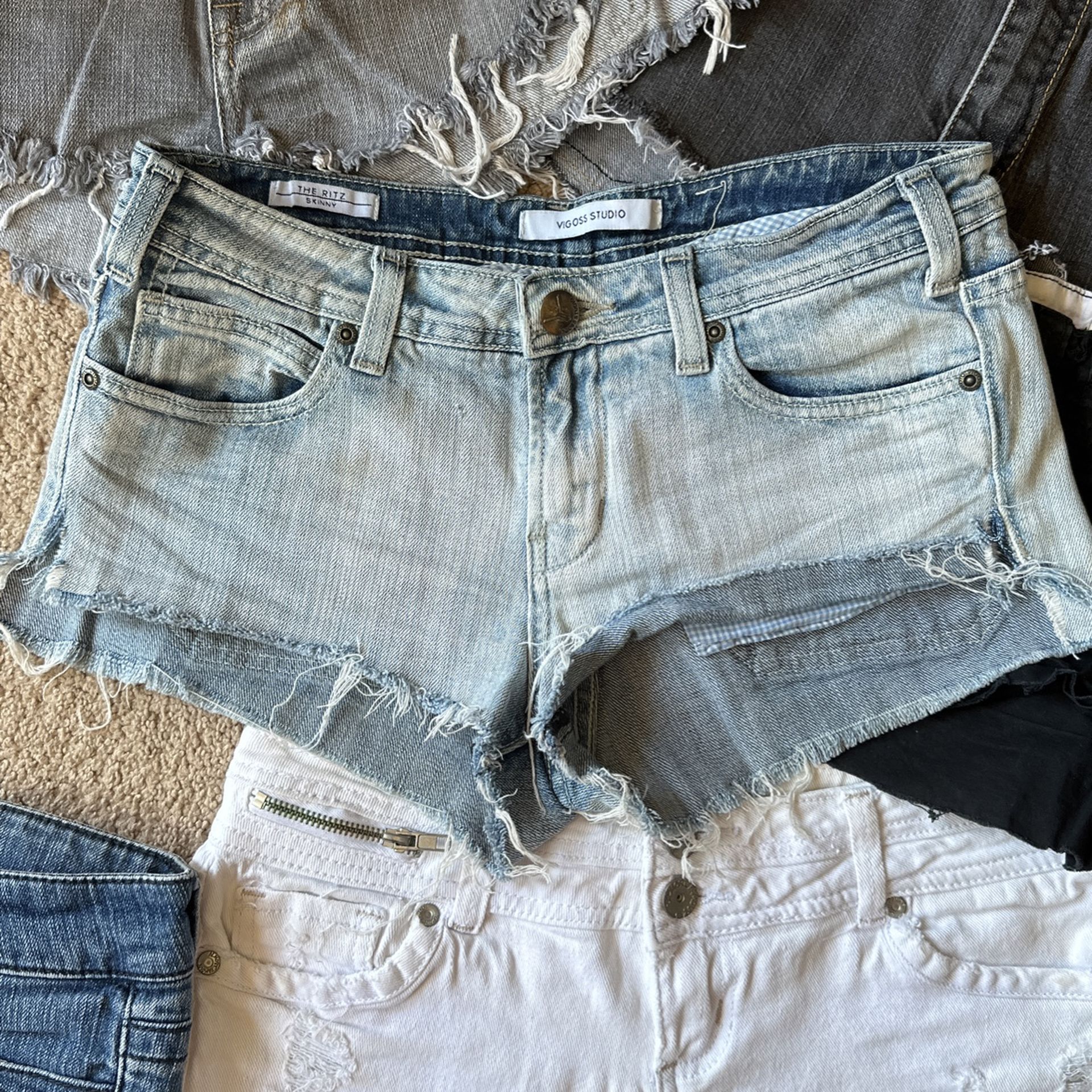 Low Rise Light Wash Denim Shorts. Size Small.