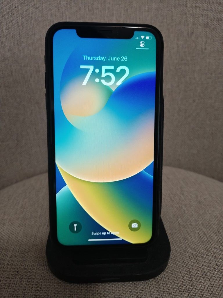 iPhone XR black 64G unlocked for any carrier very good condition