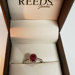 10k 1/6 ctw natural ruby & Diamond ring