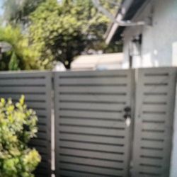 Side Gate