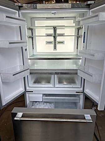 New Thermador Bottom Mount Stainless Steel Refrigerator