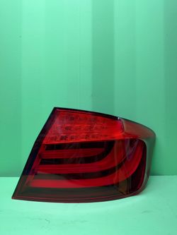 2011 2012 2013 BMW 528i 535i 550i M5 Right Passenger Side Quarter Panel / Outer Tail Light OEM