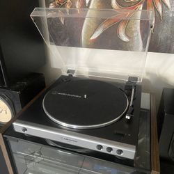 Vintage Silver Audio-Technica AT-LP60X Fully Automatic Turntable – Mint Condition, New Stylus, Ready to Spin! 🔥 Only $99