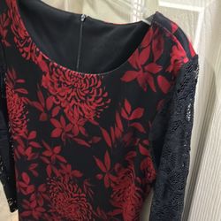 Black and red evening dress barely worn size 4