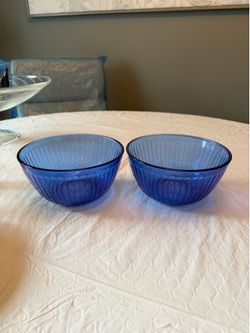 Pair of vintage Pyrex Bowls in Cobalt Blue