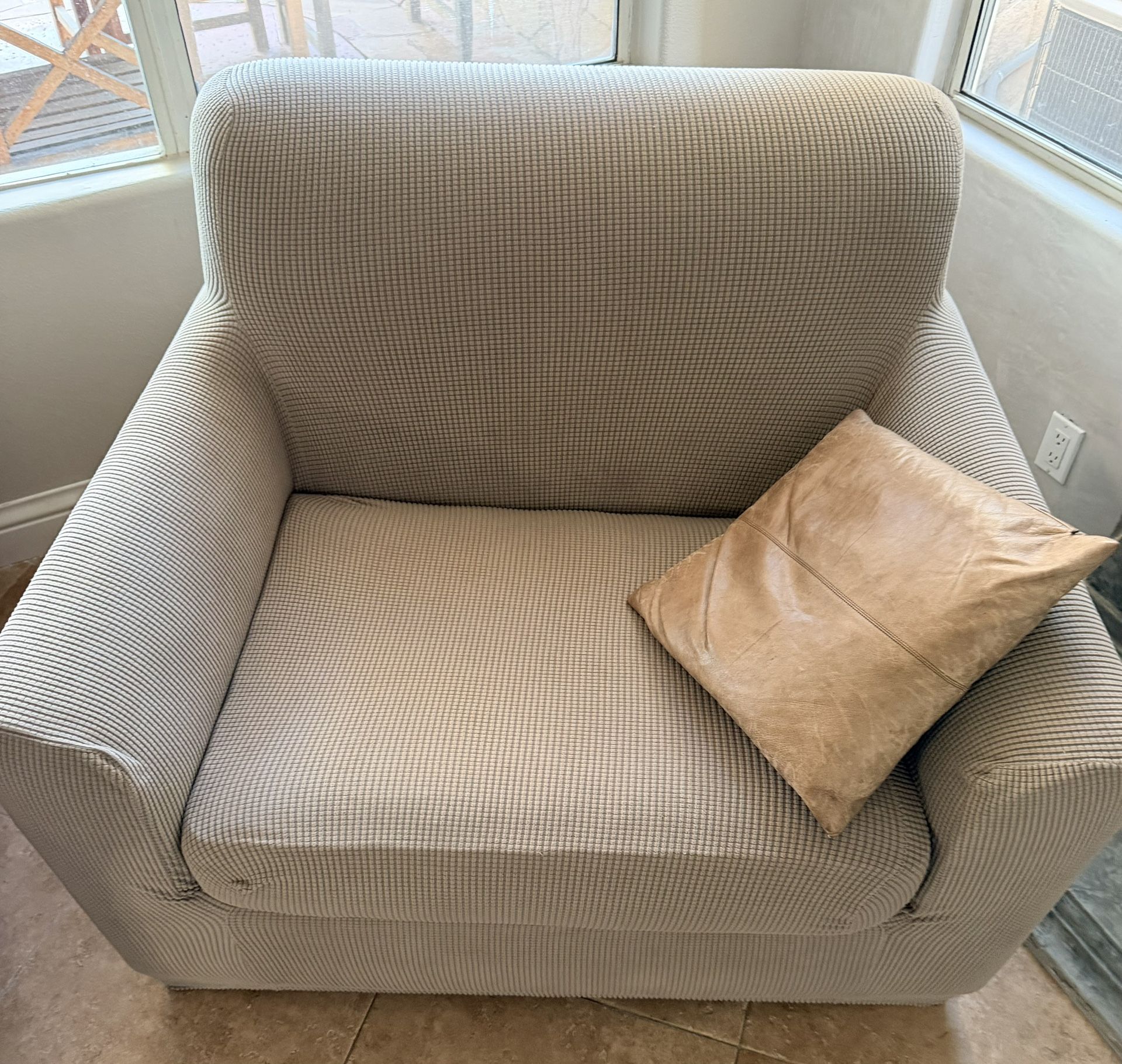 Pull Out Couch- Must Go