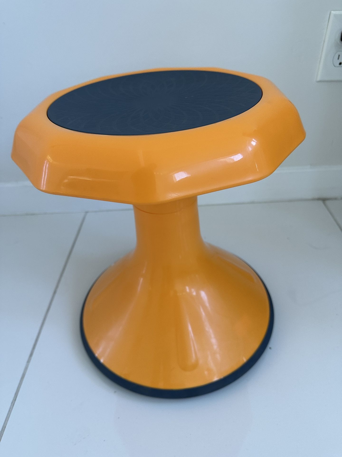 ECR4KIDS 12" ACE Stool  Chair School Education Desk Thermoplastic Rubber Seat Rounded Base Orange Amazon Tutoring Escuela Learn Polypropylene