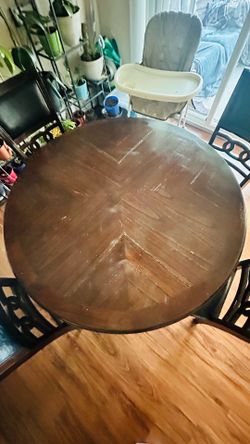 Dining Table with 4 chairs. Solid wood