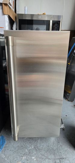 MONOGRAM BUILT IN PANEL READY ICE MAKER UNDERCOUNTER