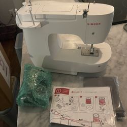 Singer M1500 Lightweight & Portable Sewing Machine 