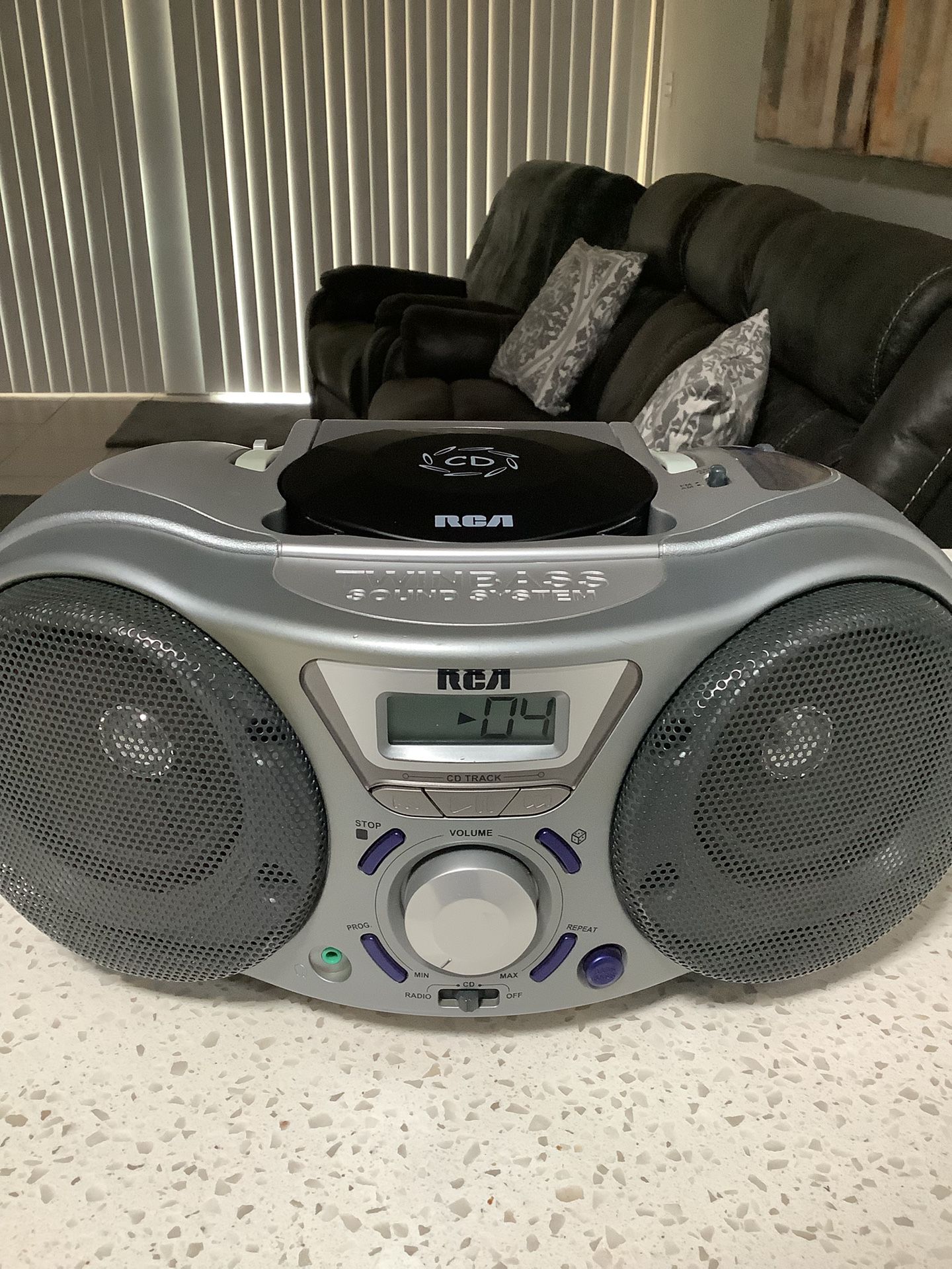 * RCA * Boombox With Radio And Cd Player With Twin Bass Sound System . Excellent Condition . Like New . Must See To Appreciate .
