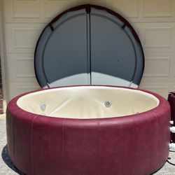 Resort 300/ T300 Softub Spa – Seats 4–6 – Built-In Therapy Seat + Tons of Extras!