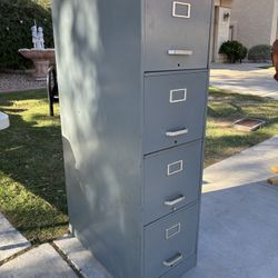 4 Drawer Metal File Cabinet In Good Cond! 