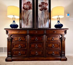 🔆🔆STUNNING DARK BROWN PECAN buffet/dresser/sidwboard/tv stand/dining server/chest/credenza