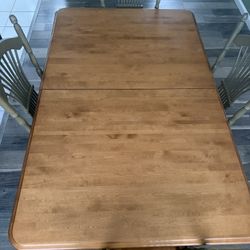 Dining room table & 6 Chairs 