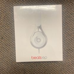 BEATS EP HEADPHONES- WHITE