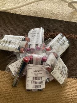 NYX throttle lipstick