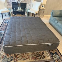Queen Mattress (like New)