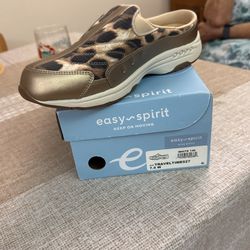 $35 NEW TRAVEL-TIME EASY SPIRIT SIZE 7.5 LADIES SHOES